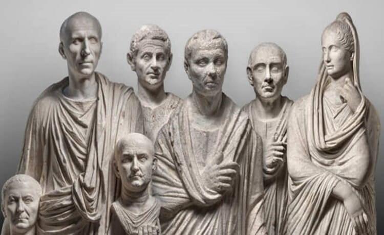 SCULPTURES EN MARBRE