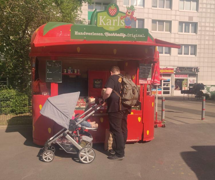 Cabane à fraise Karls, Frankfurter Allee