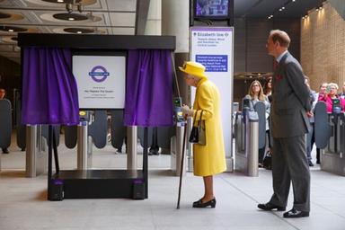 La Reine et le comte de Wessex inaugurent la Elizabeth line