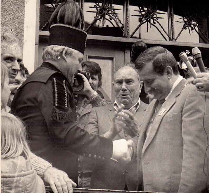 Lech Walesa le 4 juin devant l’église de Sainte Brygida. Photo Krzysztof Turowski