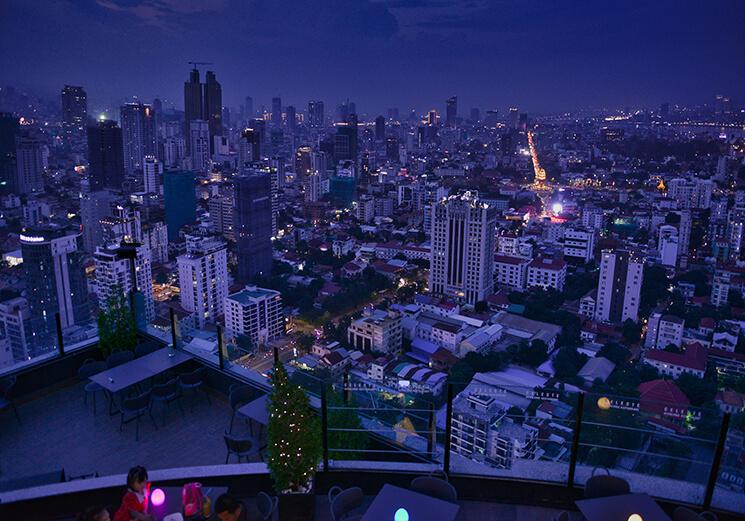 Vue de Phnom Penh la nuit