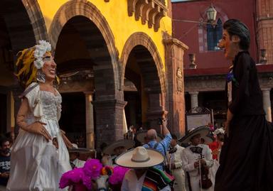 San Miguel Allende, desfile de los locos 