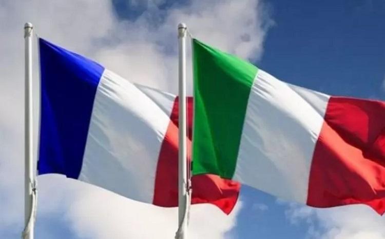 drapeaux français et italien