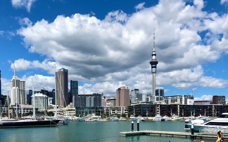 Le port auckland sous un temps ensoleillé