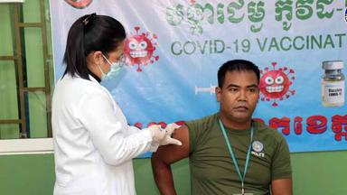 vaccination d'un militaire Cambodge