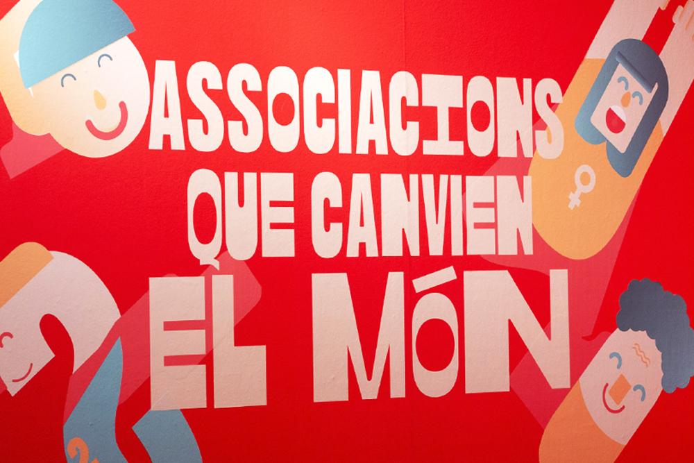 affiche rouge d'une exposition Históries de superació II dans le Centre del Carme Cultura Contemporània a Valence