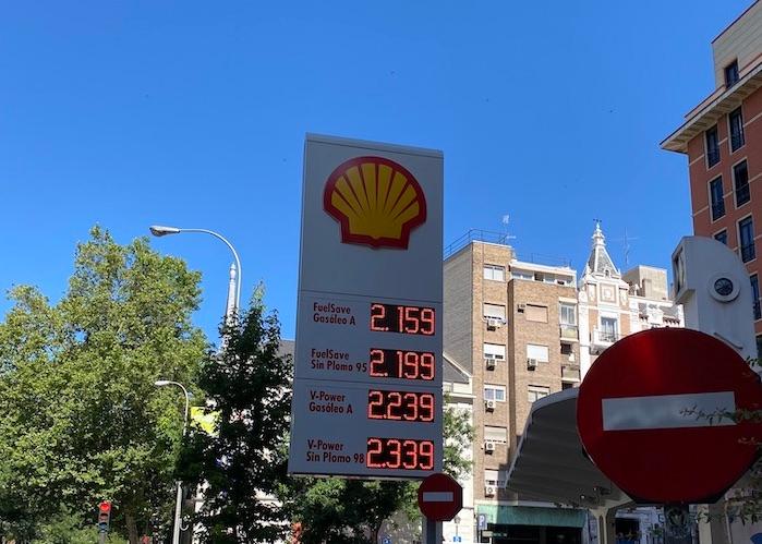 prix du carburant dans une station service à Madrid