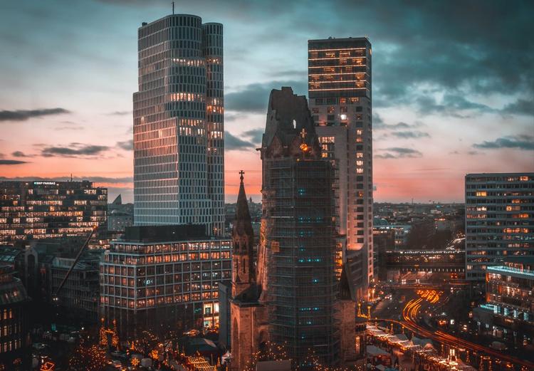 L'eglise du souvenir de nuit à Berlin