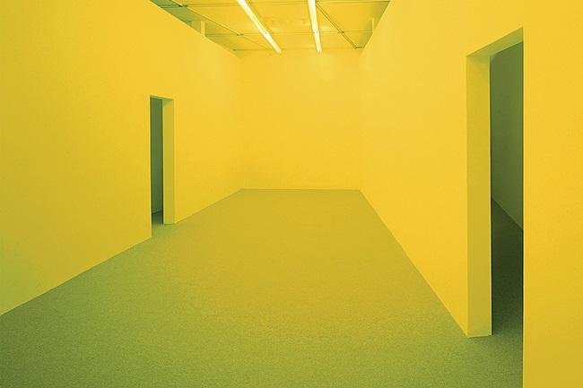 pièce jaune de 'artiste Bruce Nauman