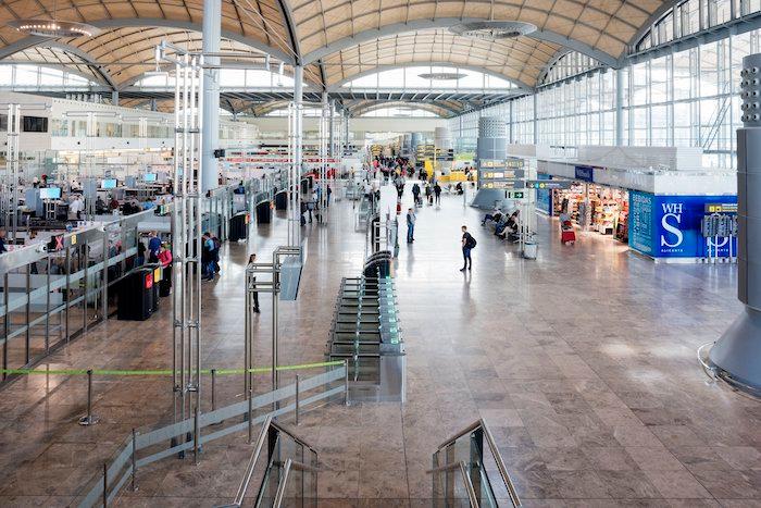 le hall de l'aéroport d'Alicante