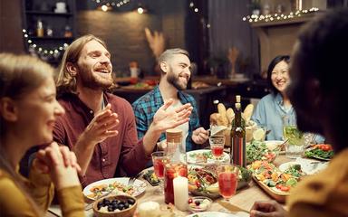 un diner fromages entre amis à Hong Kong