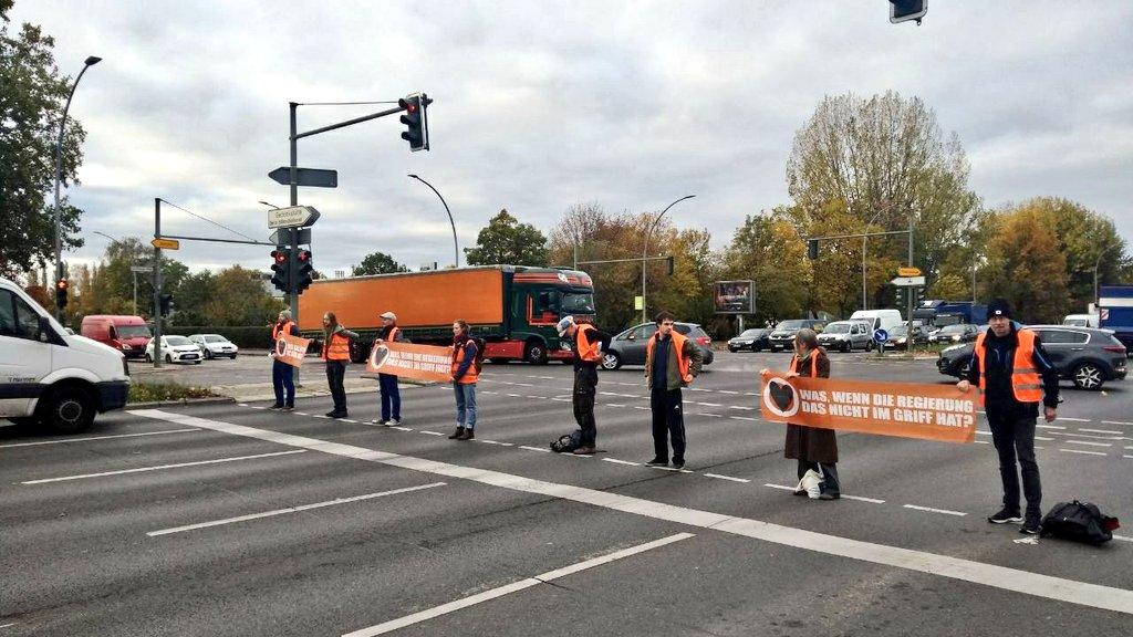 Last Generation aux sorties d'autoroute ©Twitter Letzten Generation