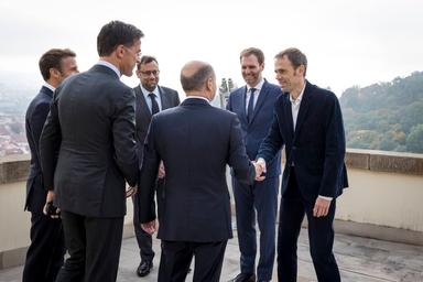 Olaf Scholz avec des dirigeants européens à Prague