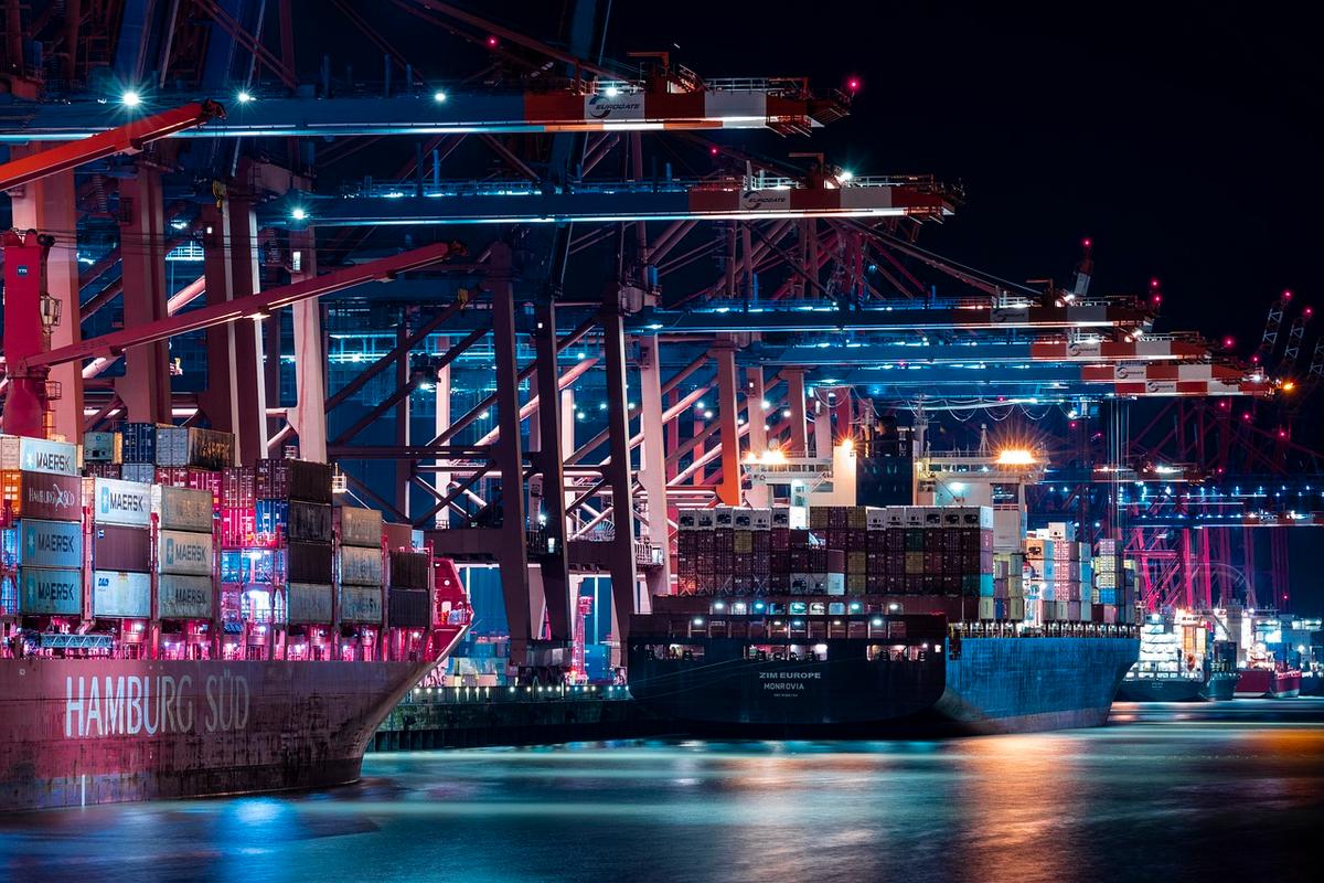 Port de Hambourg de nuit 