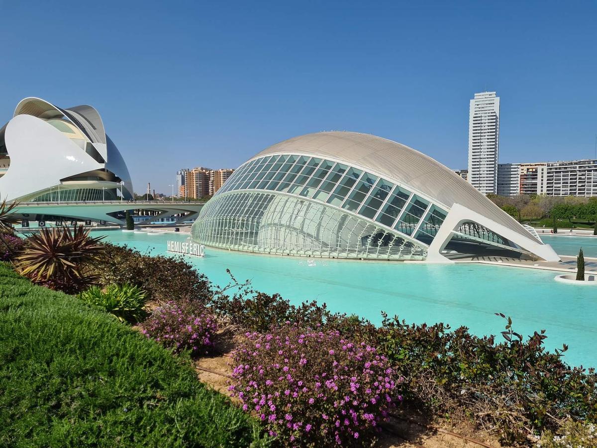 un batiment futuriste a valencia