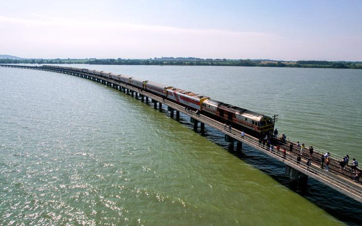 Train-flottant-lop-buri