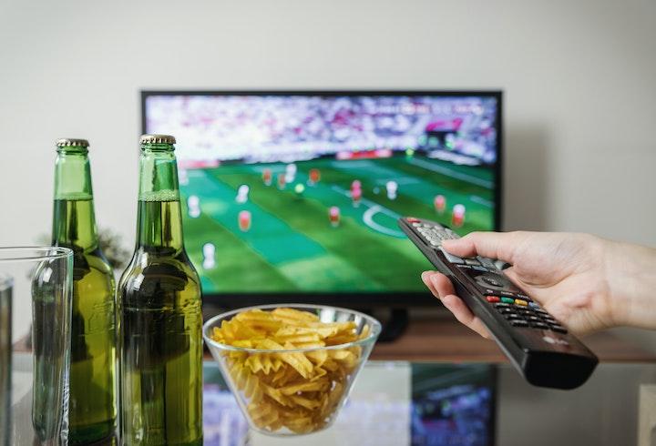 Match de football à la télévision