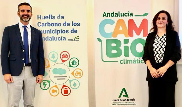 Le ministre régional de la durabilité, Ramón Fernández-Pacheco, dans une image d'archive avec la directrice générale de la durabilité environnementale, María López Sanchís.