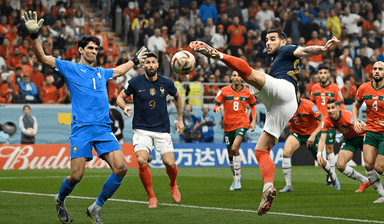 Théo Hernandez qui marque face au Maroc en demi-finale de Coupe du Monde 2022