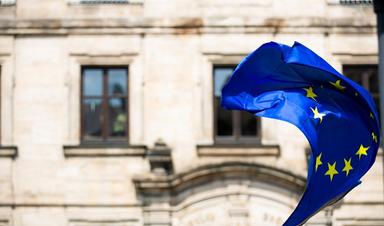 le drapeau européen, sur une façade en espagne