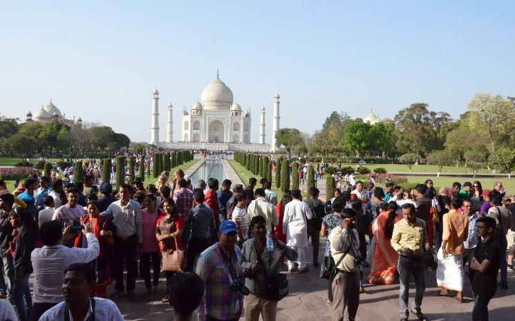 Les touristes indiens au Taj Mahal