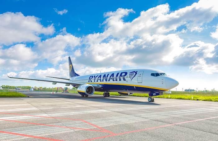 un avion RyanAir sur une piste à Valencia