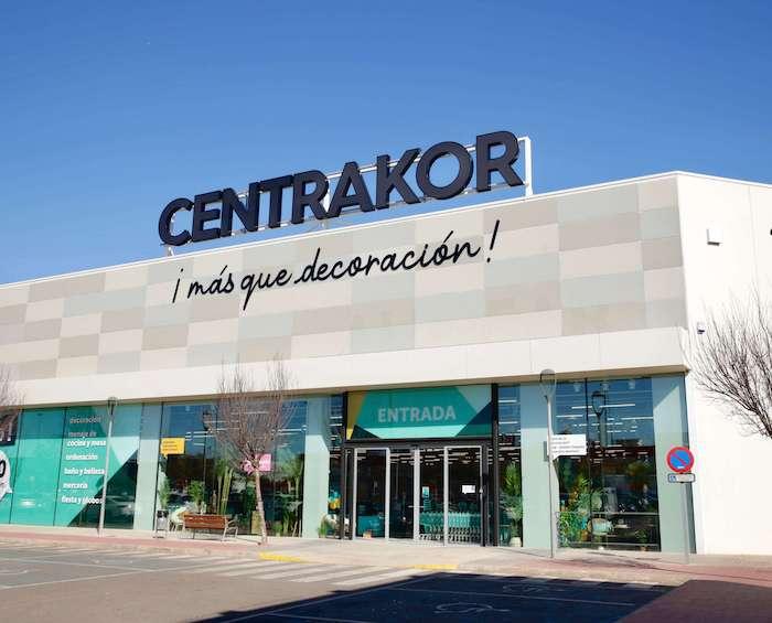 La façade blanche du magasin Centrakor qui ouvre ses portes ce 1er mars à Valencia