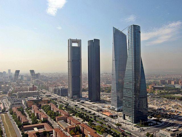 Vue panoramique des Quatre tours au nord de madrid