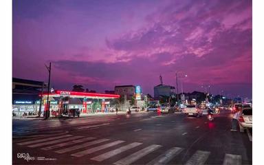 This photo shows a busy street in Siem Reap Phalla Aloo