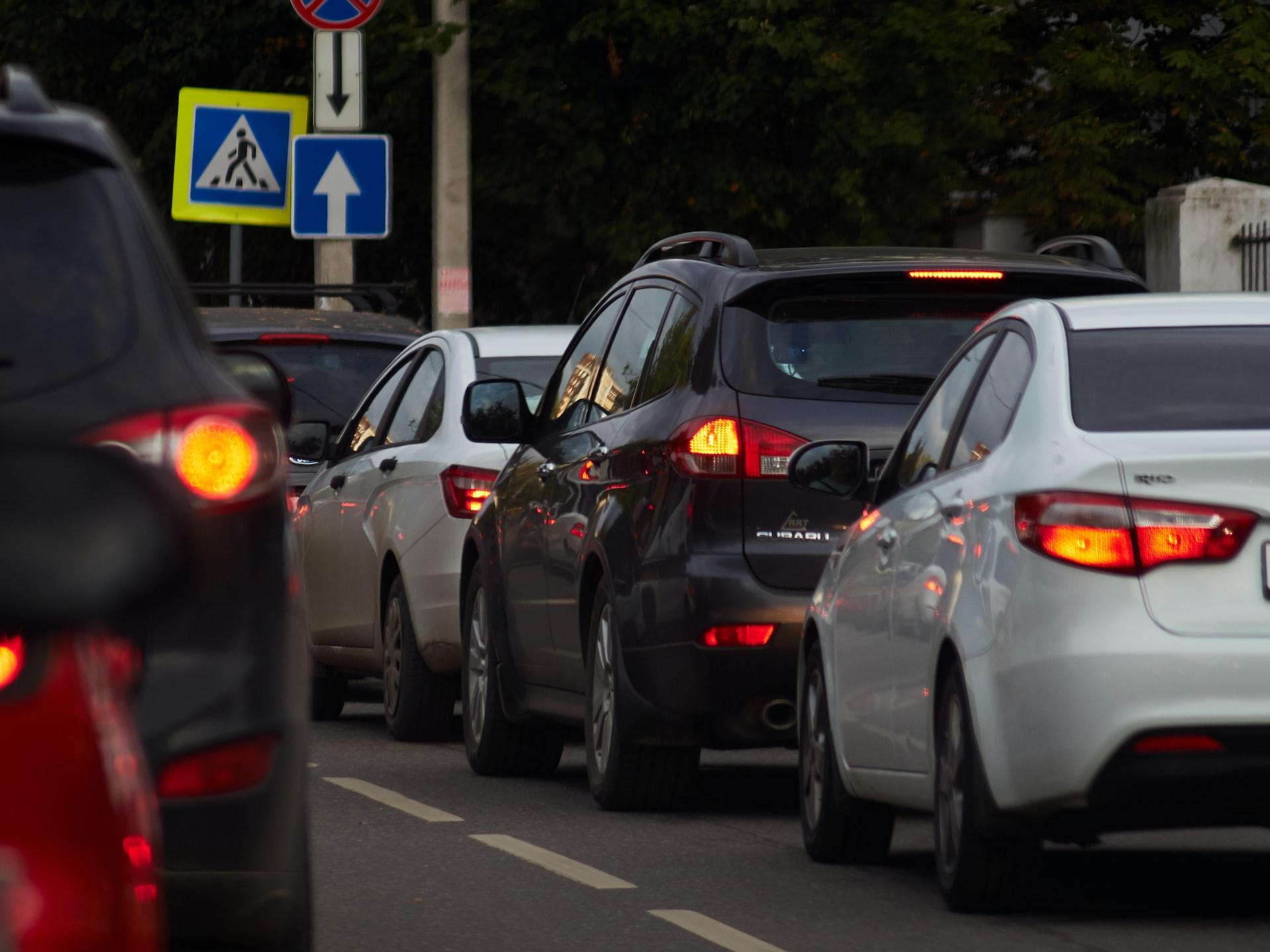 Voitures dans un embouteillage 