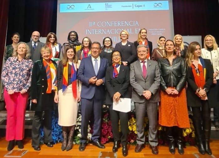 Photo de famille des participants à la 2e conference de mujeres avenir à sevilla