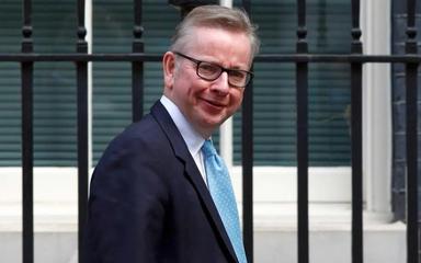 Michael Gove veut interdire le gaz hilarant