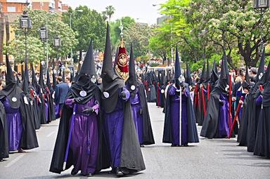 Une procession pour Pâques en Espagne