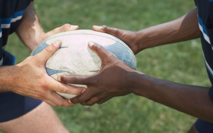 Les rencontres entre la France et l'Angleterre attirent l'attention des amateurs de rugby du monde entier. Surnommé le "crunch", ce match est synonyme de rivalité entre les 2 équipes. Décryptage.