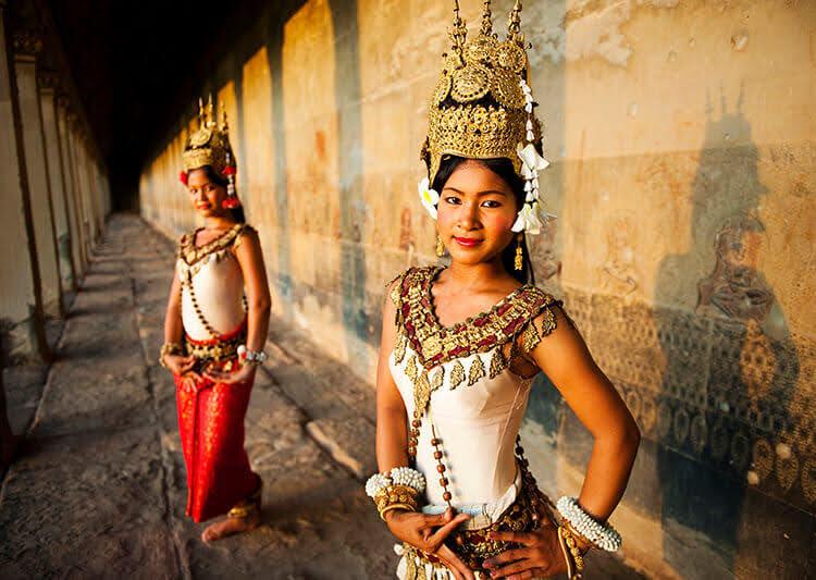 traditional-aspara-dancers-siem-reap-cambodia_LD