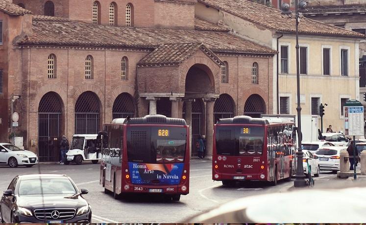 bus rouge de Rome