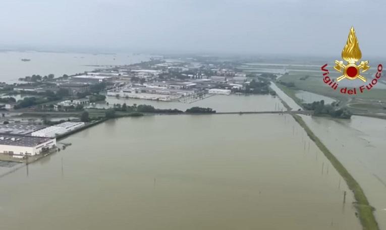 Campagne inondée d'eau