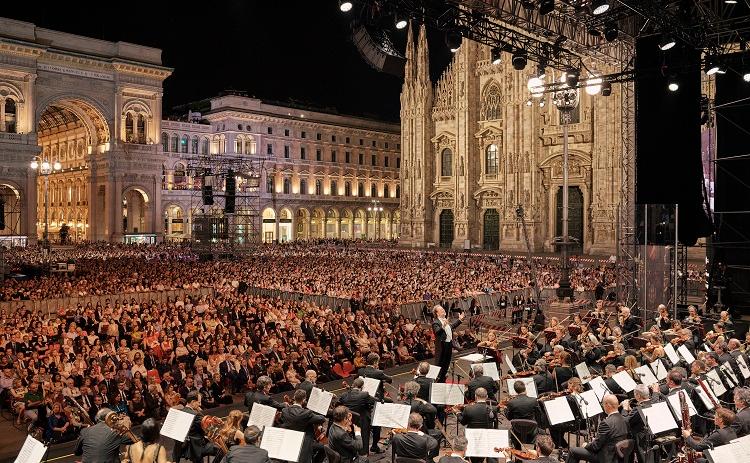 Concert de la Scala en plein air piazza Duomo à Milan©hanninen-CF038054