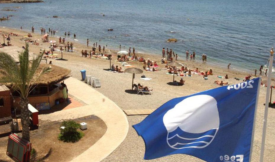 Un Pavillon bleu sur une plage andalouse