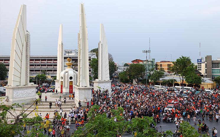 Monument-democratie-bangkok-election