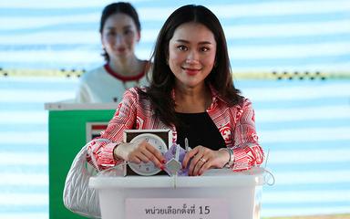 Paetongtarn-Shinawatra-vote-thailande