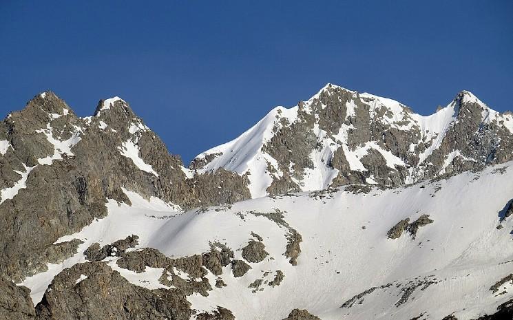 Des montagnes de la chaine de l'Hindu Kush Himalaya