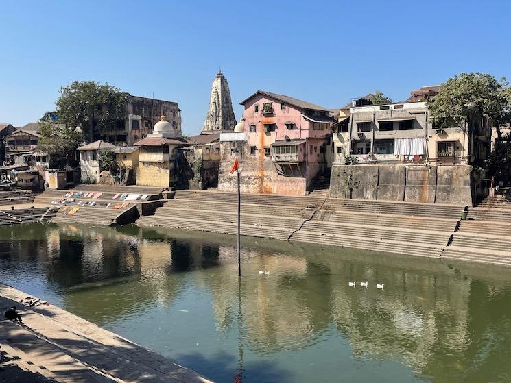 Le Banganga tank à Malabar hill au sud de Mumbai