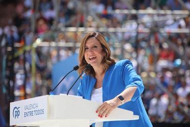 María José Catalá en train de faire un discours lors d'un meeting à Valencia