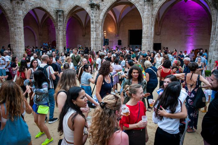 la foule au Centre del Carme lors de la fête de la musique 2023 à Valencia