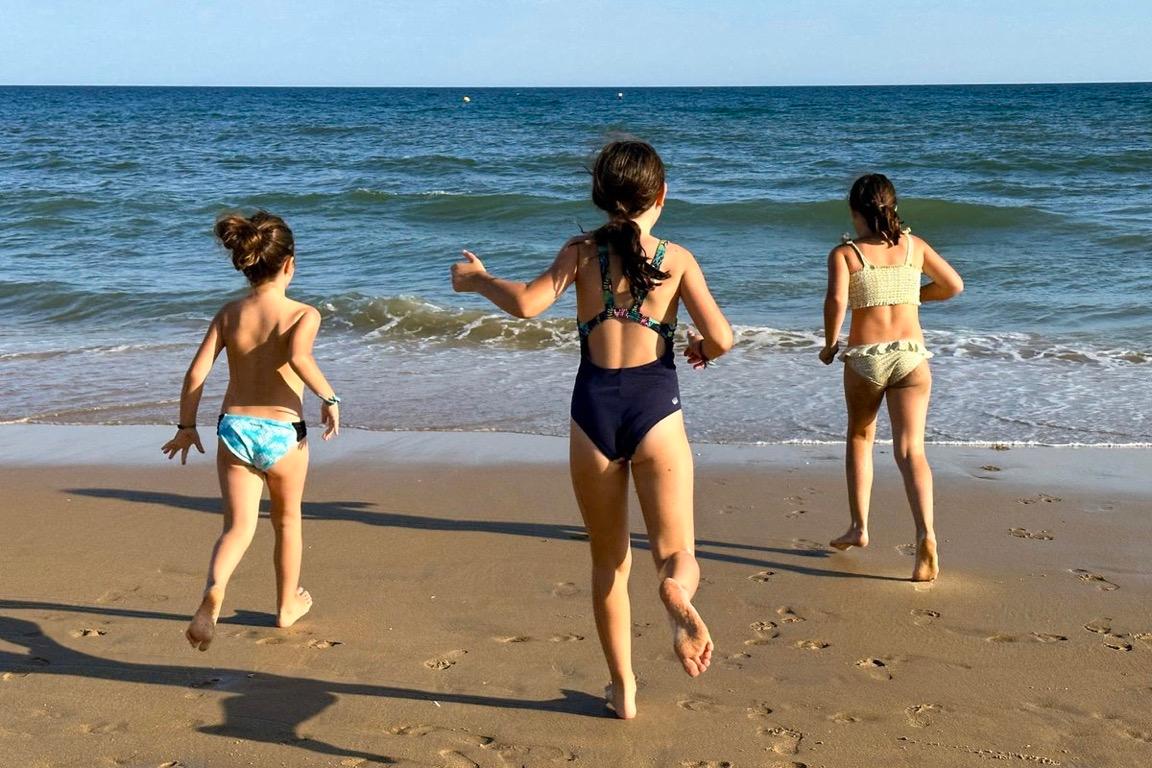 3 enfants sur la plage : @E112Andalucia