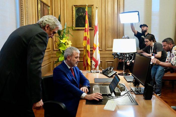 Jaume Collboni dans son bureau