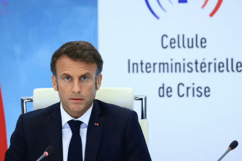 Emmanuel Macron lors de la cellule de crise interministérielle le 1er juillet 2023 © Elysée