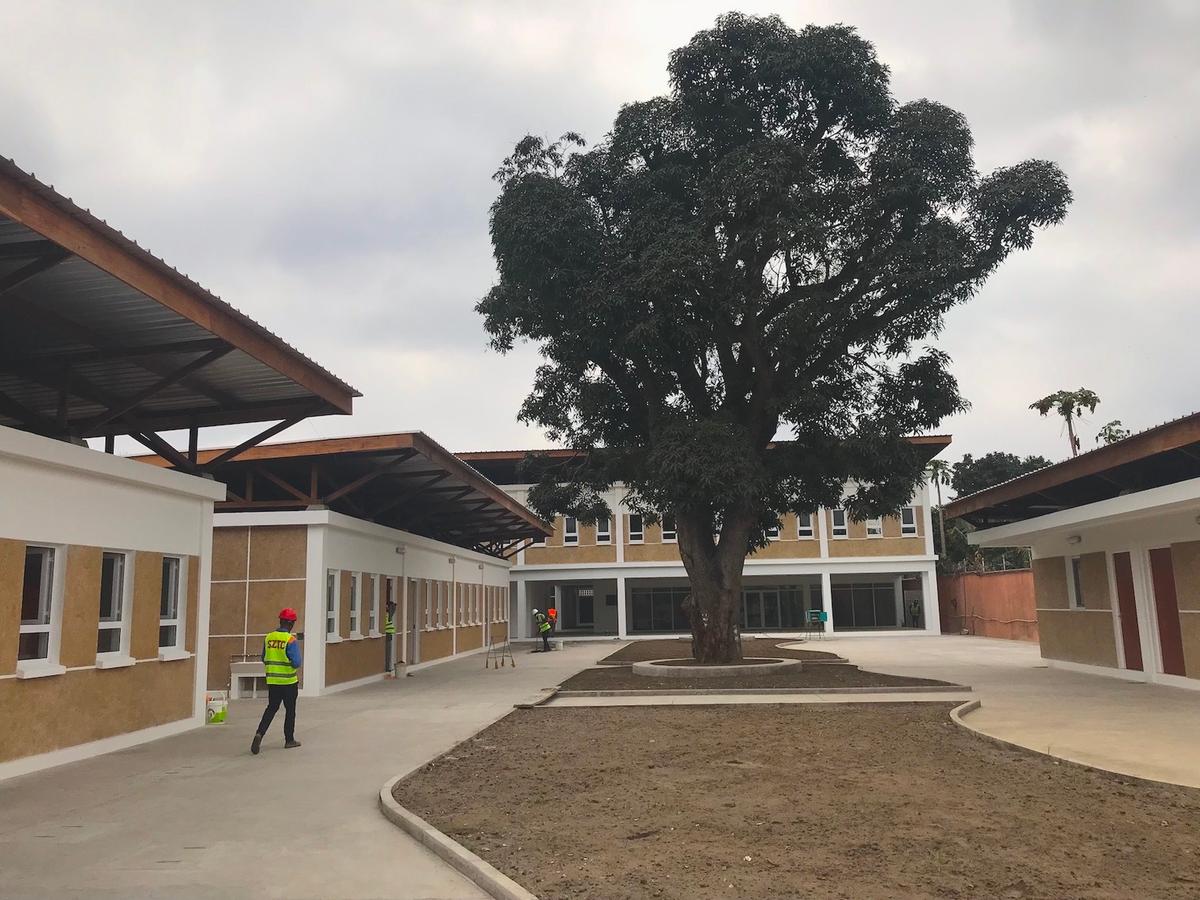 La cour des maternelles de l'école Saint Exupéry de Brazzaville - Philippe PETIT