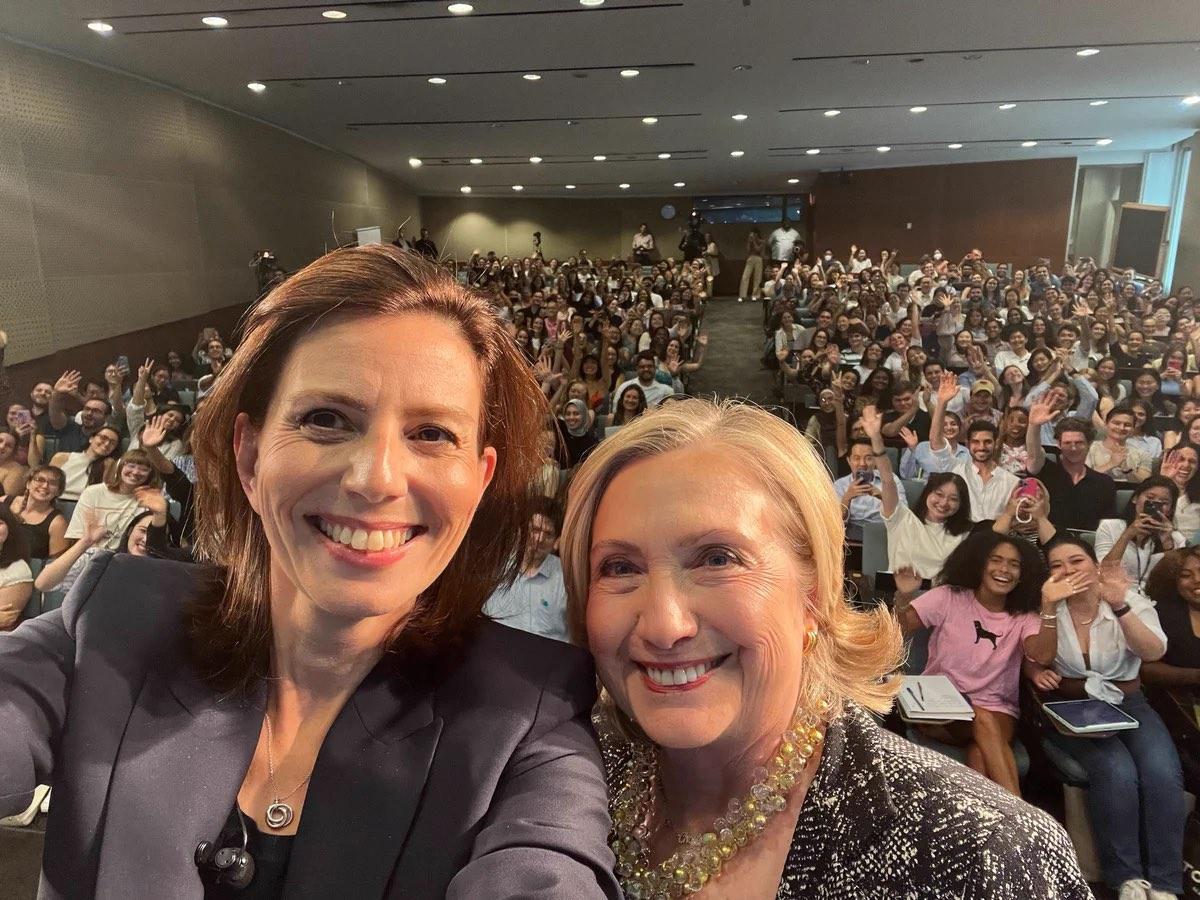 Hillary Clinton professeure université Columbia